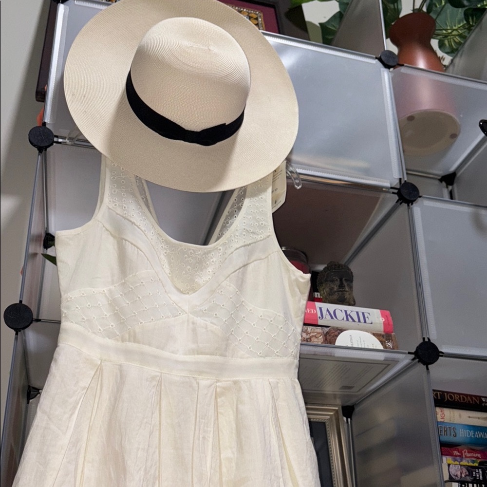AMERICAN EAGLE Elegant Cream Dress with Hat